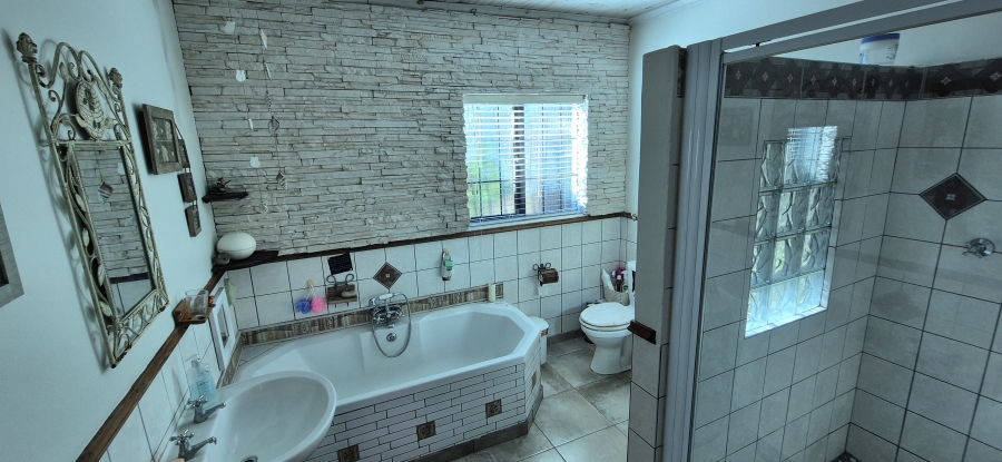 5 Bedroom Property for Sale in Table View Western Cape